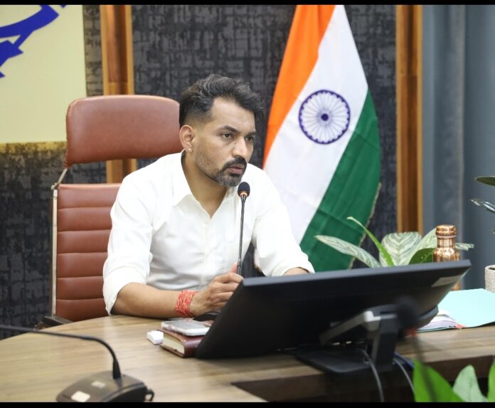 जिलाधिकारी डॉ. आशीष चौहान फाइल चित्र