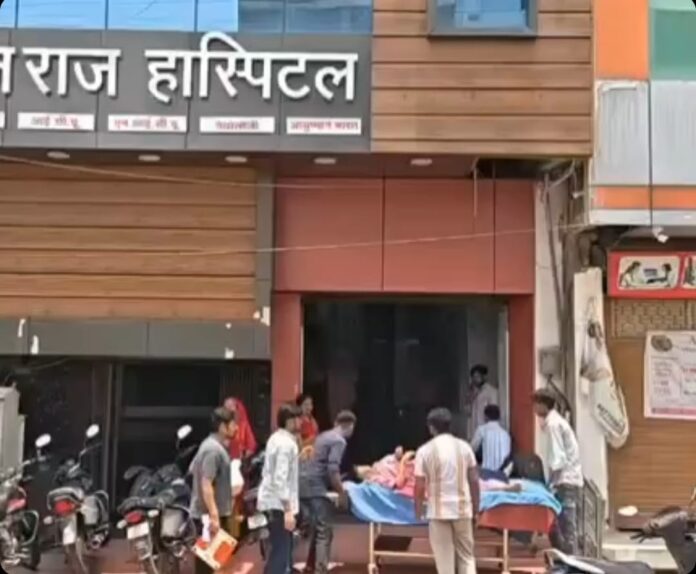 ब्रजराज हॉस्पिटल में शॉर्ट सर्किट का खतरा ब्रजराज हॉस्पिटल में शॉर्ट सर्किट का खतरा