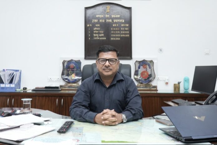प्रयागराज रेल मण्डल प्रबंधक की तस्वीर प्रयागराज रेल मण्डल प्रबंधक की तस्वीर