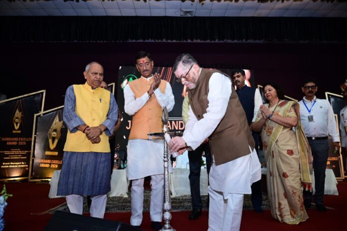 राज्यपाल शुभारंभ करते हुए