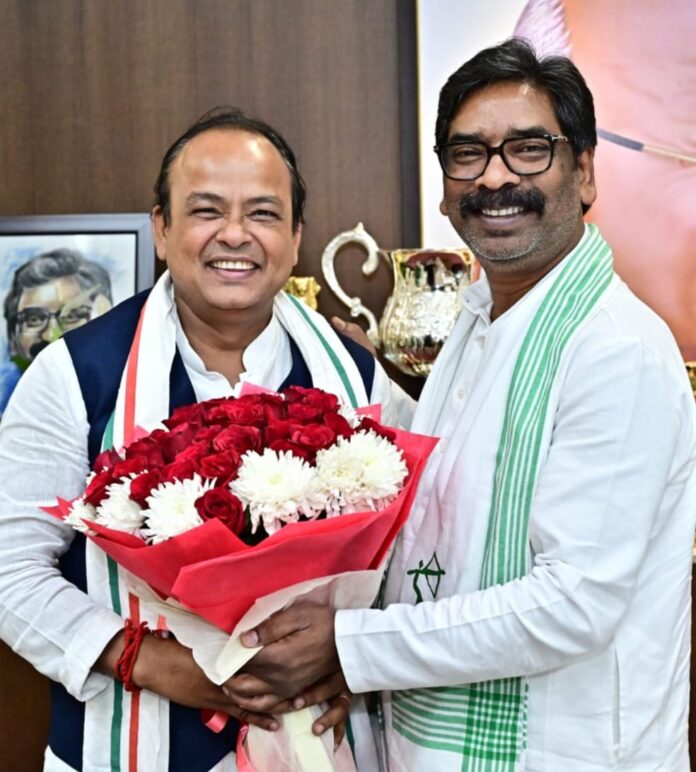 मंत्री इरफान अंसारी और सीएम हेमंत सोरेन की फोटो