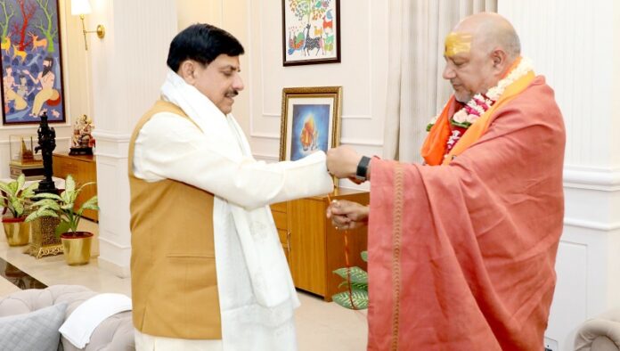 महामण्डलेश्वर स्वामी यतींद्रानंद गिरी का स्वागत महामण्डलेश्वर स्वामी यतींद्रानंद गिरी का स्वागत