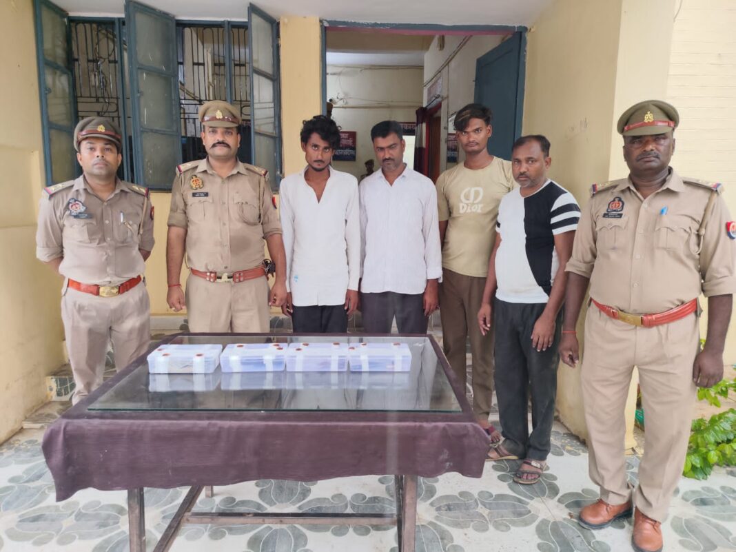 पकड़े गए बदमाश को पुलिस ने गिरफ्तार किया है पकड़े गए बदमाश की फोटो