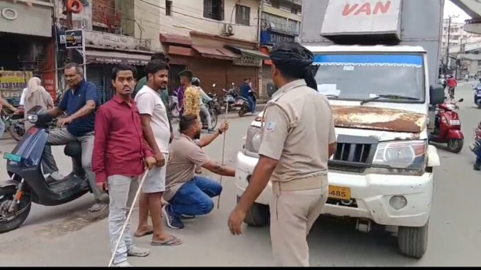 हरियाणा में बीजेपी कार्यकर्ता सड़कें बंद कर रहे हैं