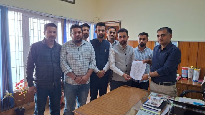 एडीसी ज्ञापन की जांच में अधिकारी एडीसी ज्ञापन की जांच में अधिकारी