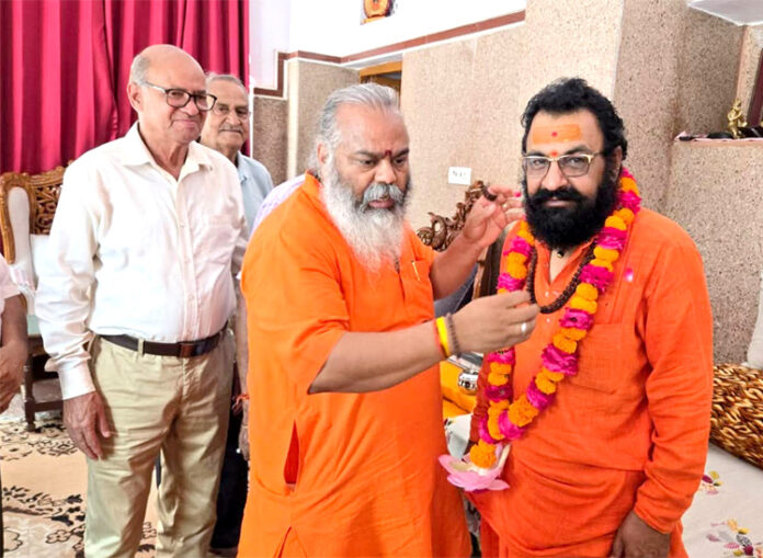 सवागत करते हुए हमारे पाठकों का स्वागत करते हुए