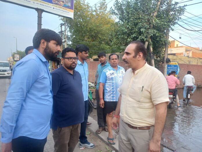 उपायुक्त निरीक्षण करते हुए हिसार