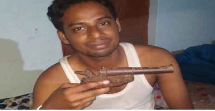 तृणमूल पूर्व छात्र नेता का वायरल तस्वीर हथियार तृणमूल पूर्व छात्र नेता का वायरल तस्वीर हथियार