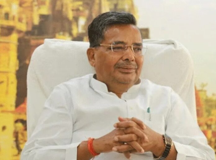 उत्तर प्रदेश पर्यटन मंत्री जयवीर सिंह की तस्विक उत्तर प्रदेश पर्यटन मंत्री जयवीर सिंह की तस्विक