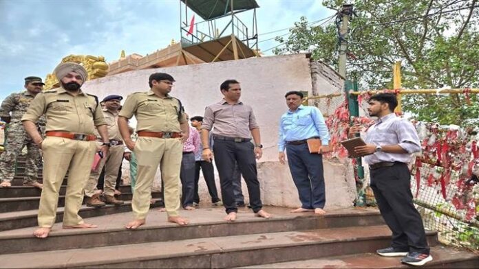 कलेक्टर रतनगढ़ माता मंदिर निरीक्षण