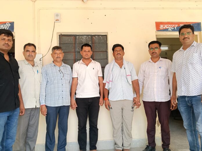 एवीवीएनएल टेक्नीशियन रिश्वत लेते हुए गिरफ्तार एवीवीएनएल टेक्नीशियन रिश्वत लेते हुए गिरफ्तार