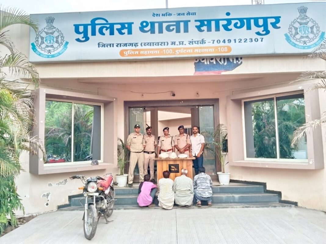 12.9 किलो लकड़ी के साथ खरीदार समेत 4 गिरफ्तार लकड़ी के साथ 4 गिरफ्तारी