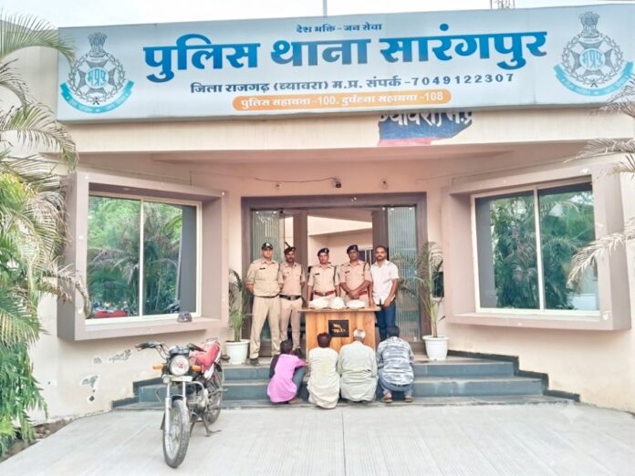 लकड़ी के साथ 4 गिरफ्तारी लकड़ी के साथ 4 गिरफ्तारी