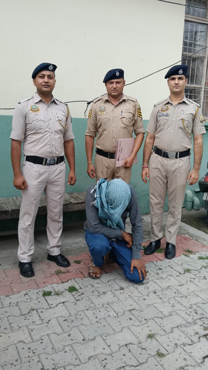 देहरा पुलिस ने अपराधी को पकड़ा, गिरफ्तार