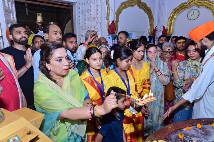 श्री रघुनाथ मंदिर में संध्या आरती