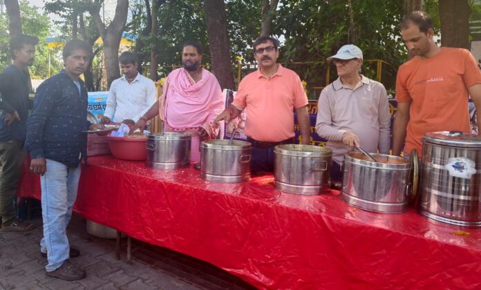 जम्मू रेलवे स्टेशन पर अमरनाथ यात्रियों का विशाल भंडारा