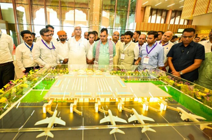 मुख्यमंत्री भजनलाल शर्मा और प्रधानमंत्री नरेन्द्र मोदी मुख्यमंत्री भजनलाल शर्मा और प्रधानमंत्री नरेन्द्र मोदी