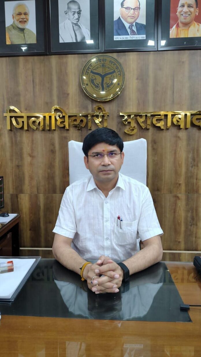 जिलाधिकारी डॉ. राजेन्द्र पैंसिया की तस्वीर