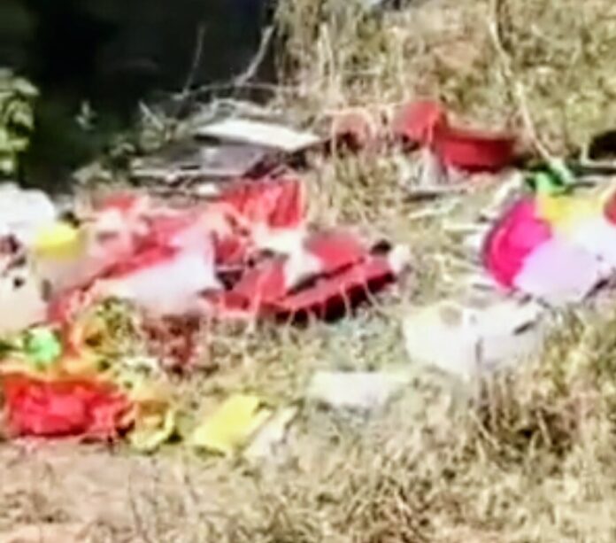 चोरी के बाद बिखरा पड़ा सामान का दुर्भाग्य