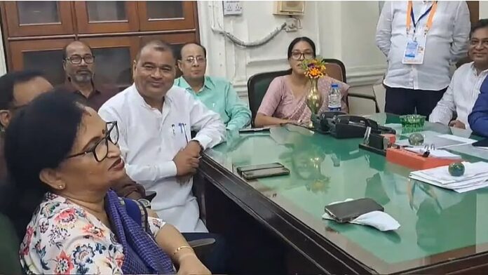 चंद्रिमा भट्टाचार्य ऋतब्रत गुट बैठक चंद्रिमा भट्टाचार्य ऋतब्रत गुट बैठक