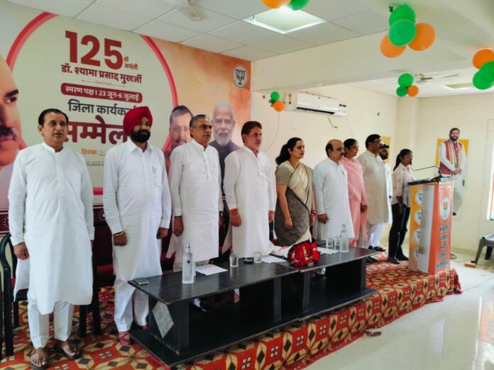 भाजपा नेताओं की मौजूदगी फतेहाबाद में