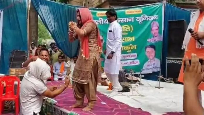 भारतीय किसान यूनियन का भद्दा डांस