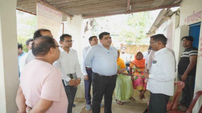 तिलकेजा सहकारी समिति कलेक्टर के साथ