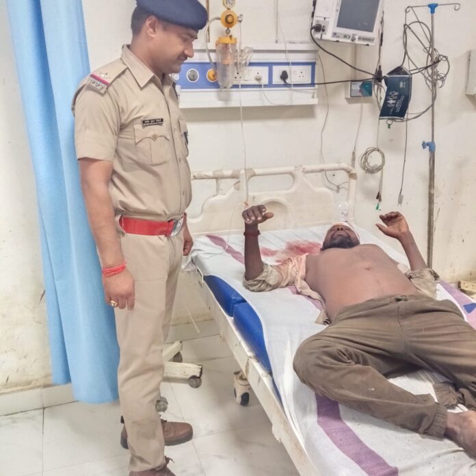 सदर अस्पताल में भर्ती घायल यात्री