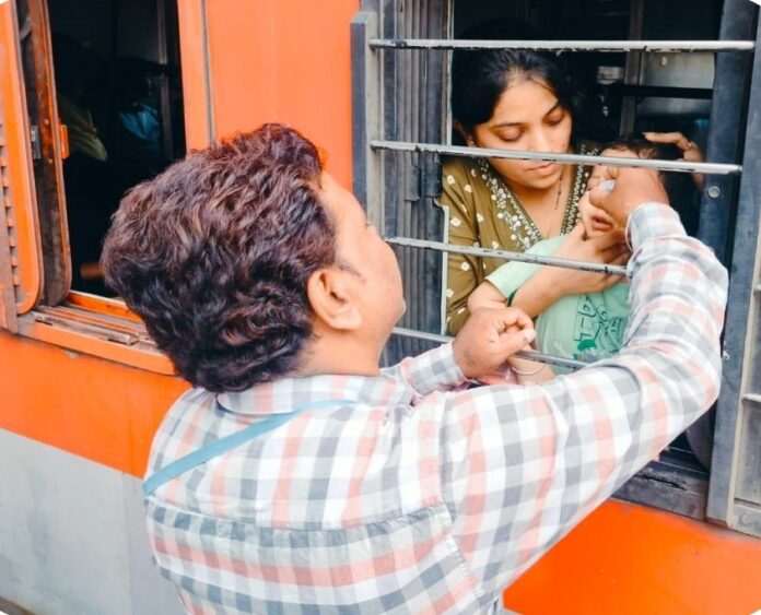 पल्स पोलिओ लसीकरण की तस्वीर