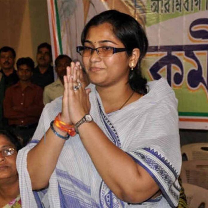 पूर्व सांसद अपारूपा पोद्दार की तस्वीर