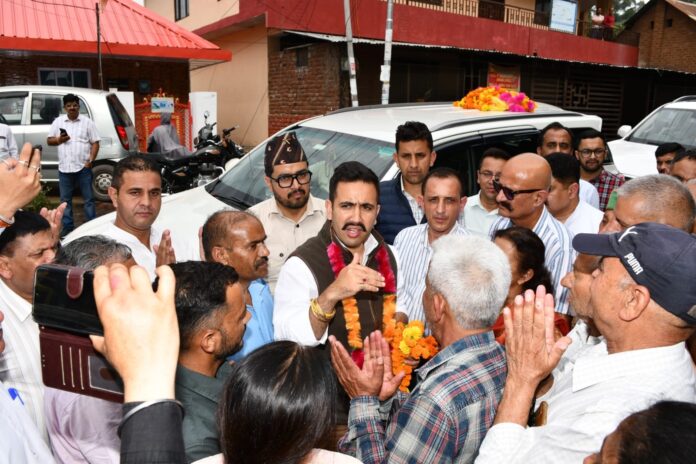 लोक निर्माण मंत्री का चित्र