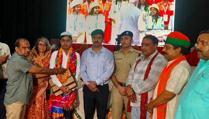 रोजगार उत्सव धौलपुर में युवाओं को नौकरी