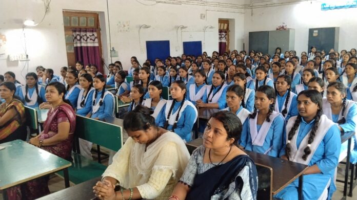 शिक्षक और छात्र कार्यक्रम में