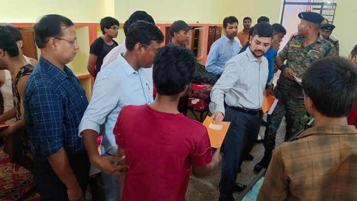 डीएम कार्यालय दौरा