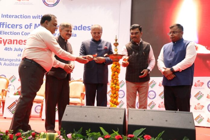 इंदौर बीएलओ कार्यक्रम शुभारंभ इंदौर बीएलओ कार्यक्रम शुभारंभ