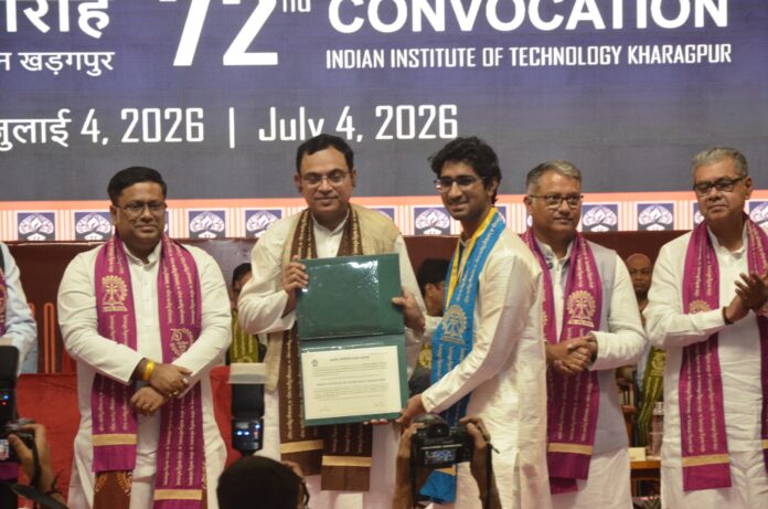 आईआईटी खड़गपुर दीक्षांत समारोह में छात्रों का उत्साह