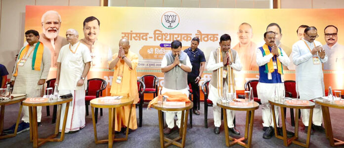 भाजपा नेताओं की बैठक में नितिन नवीन भाजपा नेताओं की बैठक में नितिन नवीन