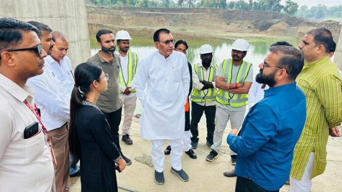 मंत्री पंवार ने सिंचाई परियोजना स्थल का निरीक्षण किया