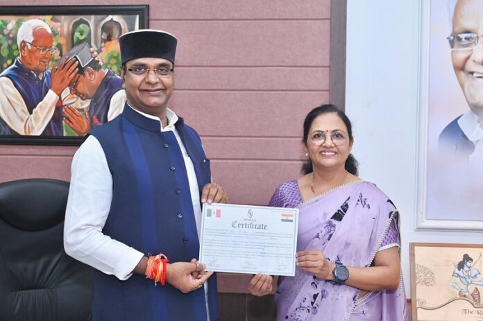 मप्र मंत्री सारंग ने पर्वतारोही को शुभकामनाएं