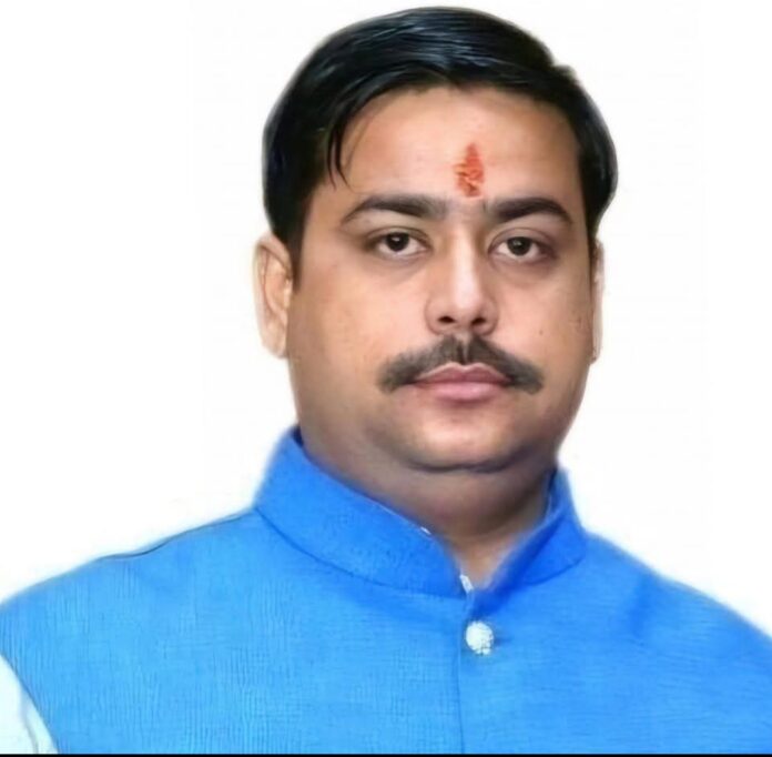 भाजपा जमशेदपुर अध्यक्ष संजीव सिन्हा और गुंजन यादव