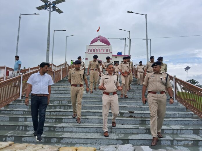 निरीक्षण करते एडीजी ने कार्रवाई की निरीक्षण करते एडीजी ने कार्रवाई की