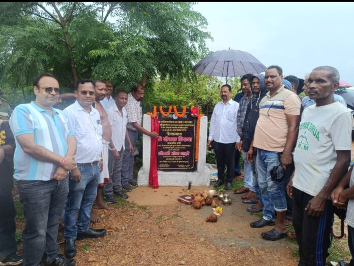 कैबिनेट मंत्री दीपक बिरुवा सड़क निर्माण कार्यक्रम