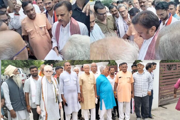 फोटो उपमुख्यमंत्री से मुलाकात की