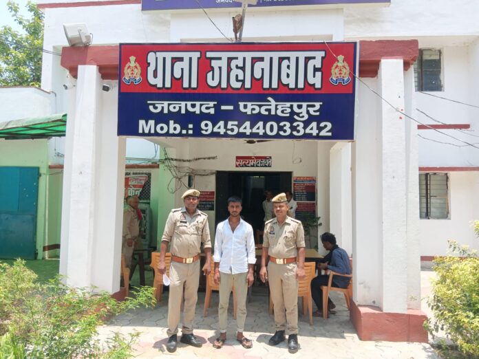 पुलिस ने फर्जी सीबीआई अधिकारी को गिरफ्तार किया