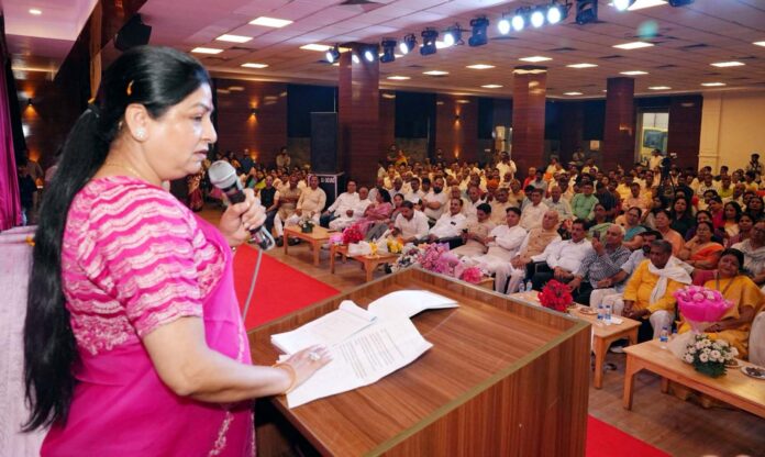 गुरुग्राम में आयोग की चेयरपर्सन उषा प्रियदर्शी