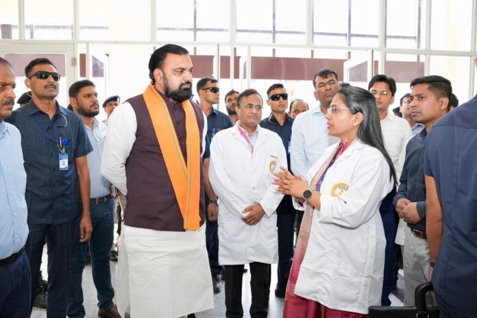 पटना एम्स निरीक्षण में मुख्यमंत्री पटना एम्स निरीक्षण में मुख्यमंत्री
