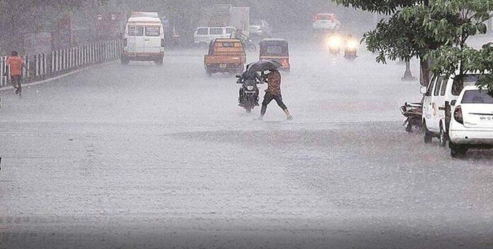 सूरत में भारी बारिश की तस्वीर