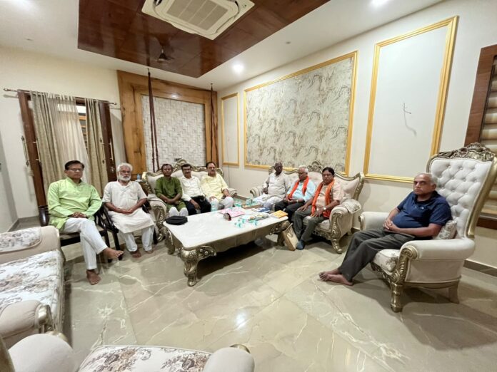 नेताओं की बैठक में चर्चा
