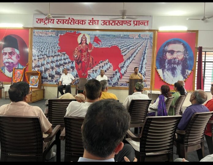 हिंदू साम्राज्य दिवस कार्यक्रम में उपस्थित जन हिंदू साम्राज्य दिवस कार्यक्रम में उपस्थित जन