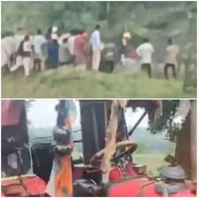 घुसकर हमला वाहनों पर तोड़फोड़ घुसकर हमला वाहनों पर तोड़फोड़